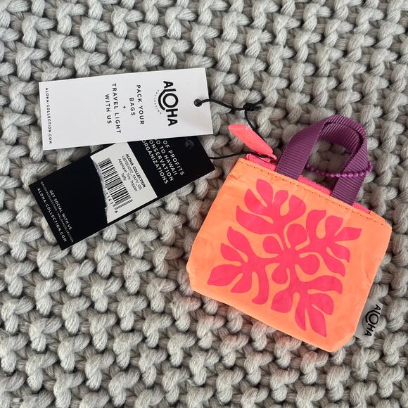 Aloha Collection• Tiny Tripper Bag in Taffy APPLIQUÉ - Picture 4 of 10